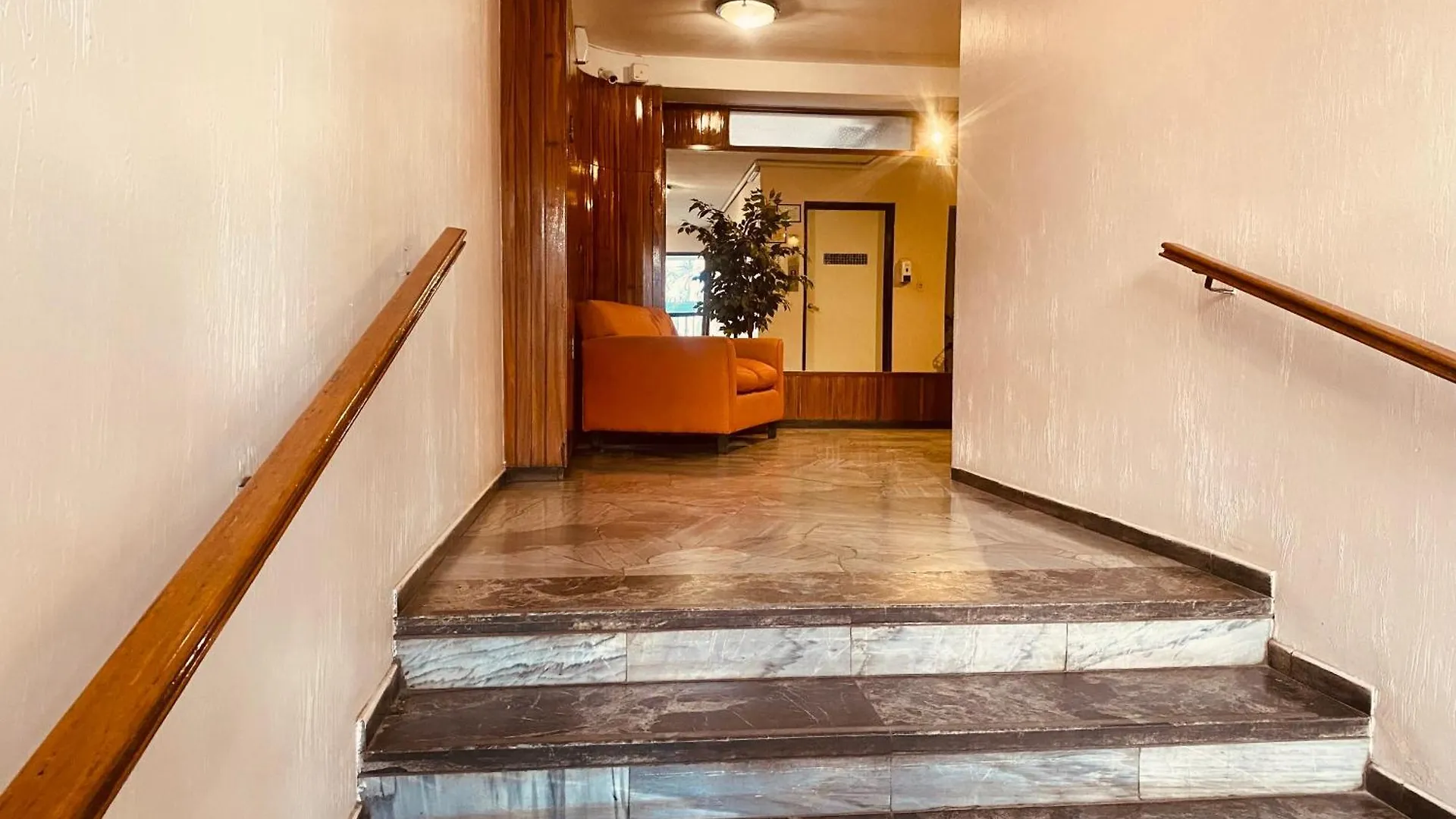 Tu Casa En Espana Y Peatonal - Cochera Privada Incluida - Microcentro Mendoza